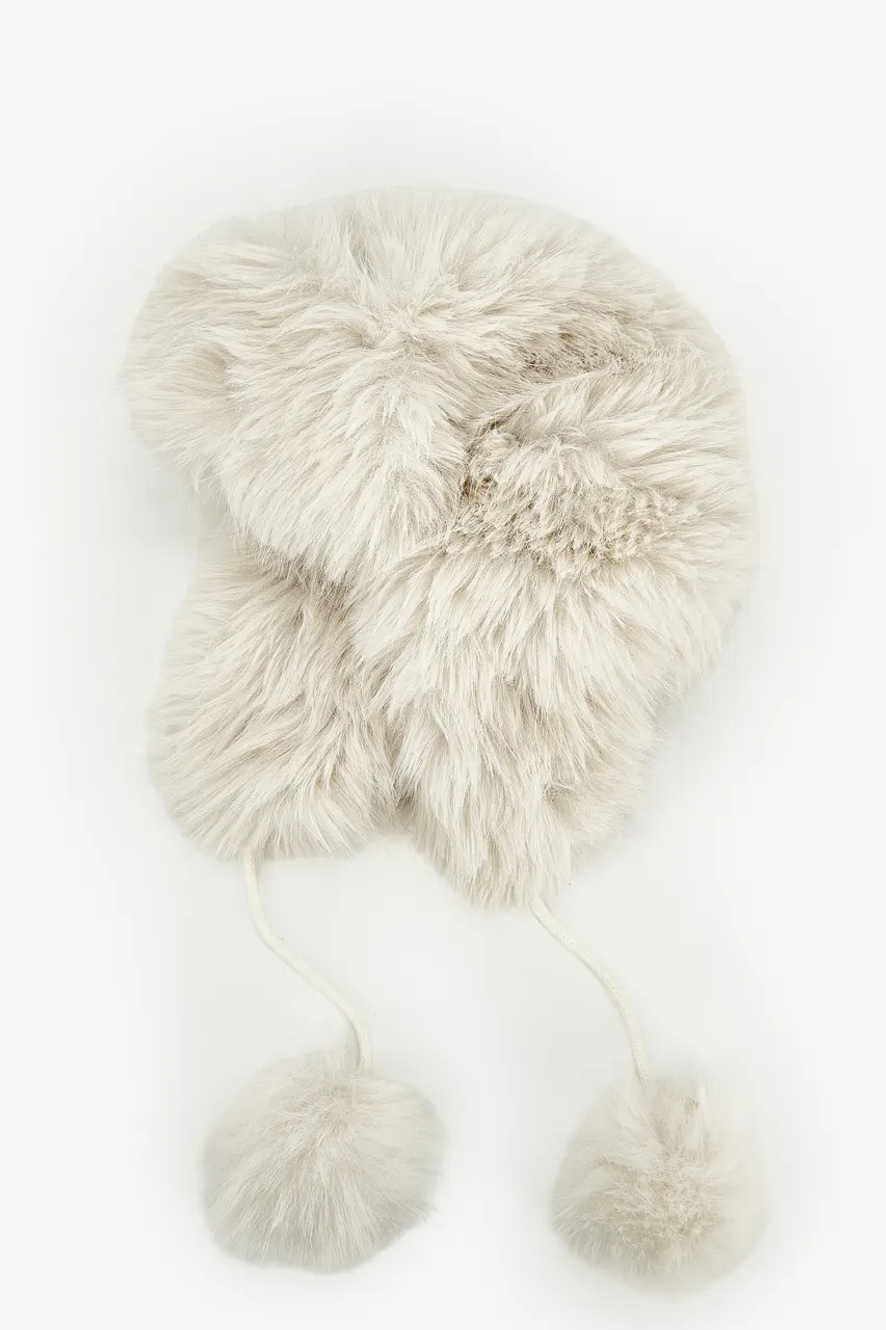ШАПКА-УШАНКА С ПОМПОНАМИ
