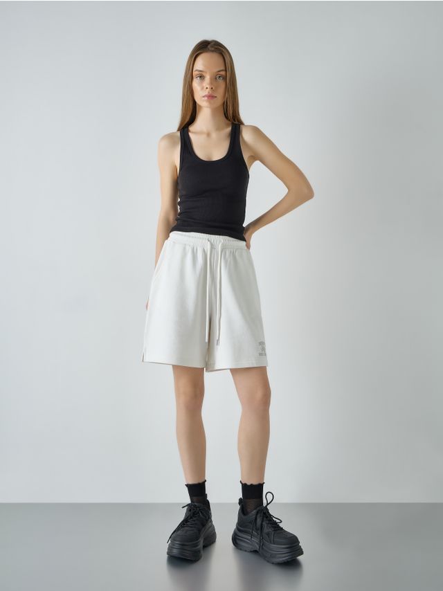 BASIC BERMUDA WITH EMBROIDERY