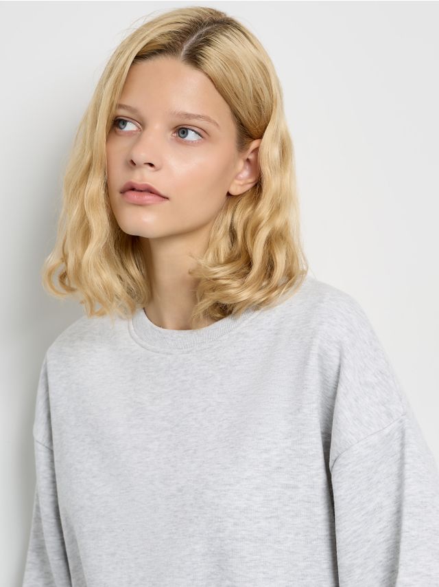 BASIC FLEECE SWEATSHIRT