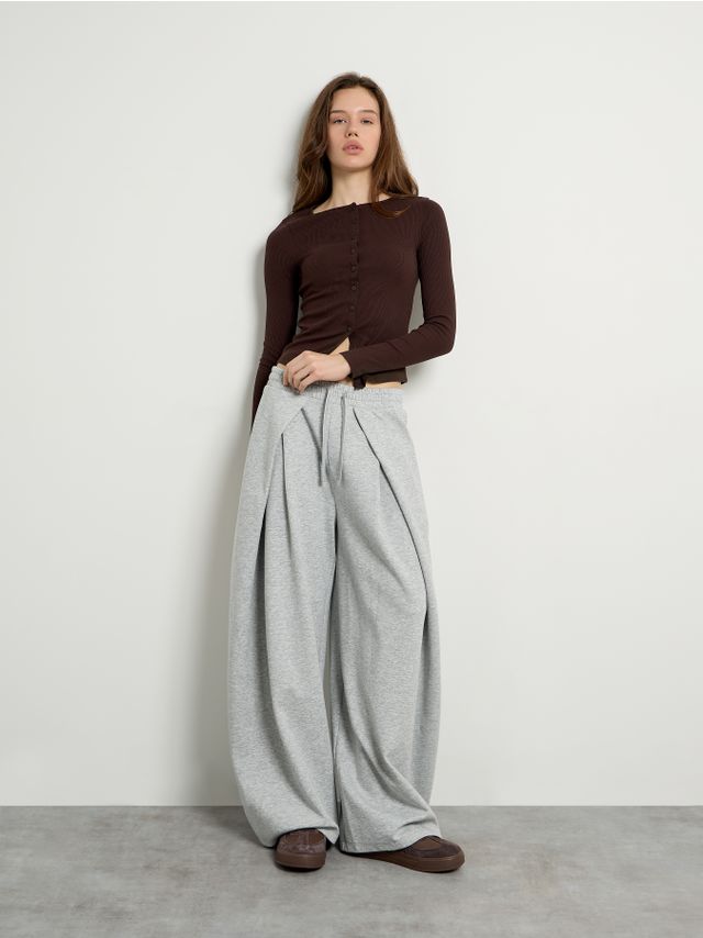 SOFT TROUSERS WITH PLEATS AND DRAWSTRING