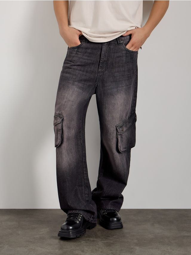 WIDE-LEG CARGO JEANS WITH PATCH POCKETS AND WASHED EFFECT