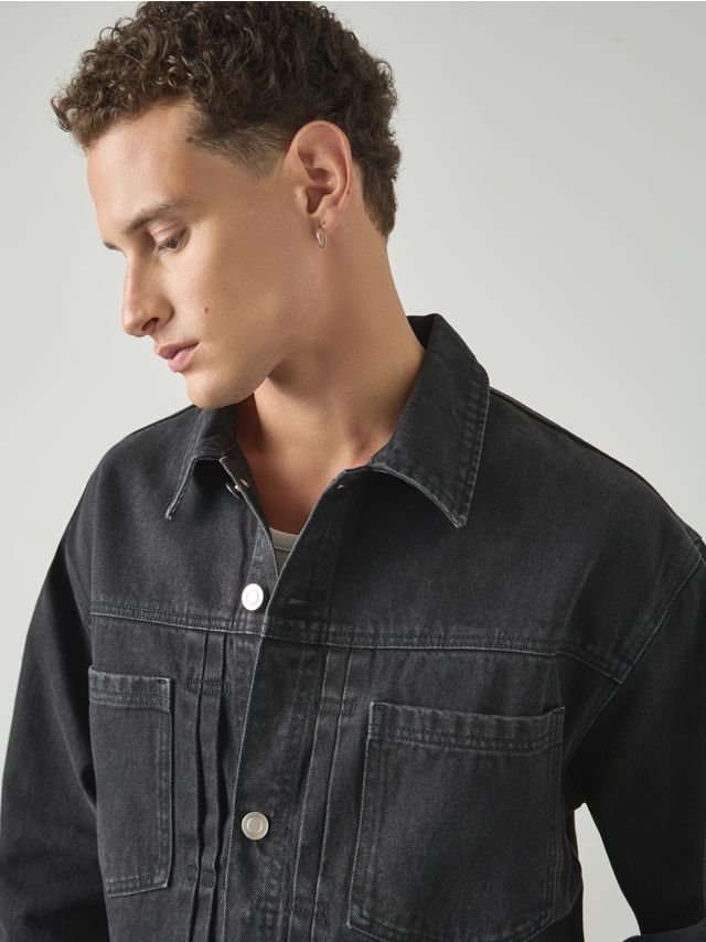 ДЖИНСОВАЯ КУРТКА КВАДРАТНОГО СИЛУЭТА
