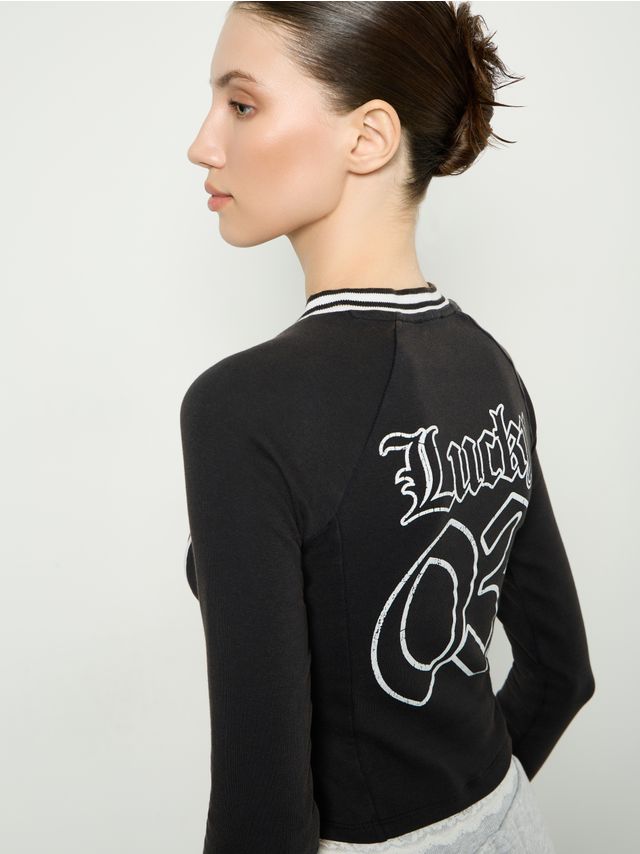 LONG SLEEVE SPORTY TOP WITH PIPING DETAIL