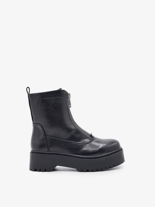 ANKLE BOOT WITH ZIPPER