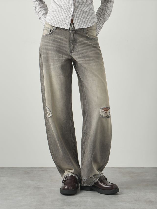 DAMAGED BAGGY JEANS