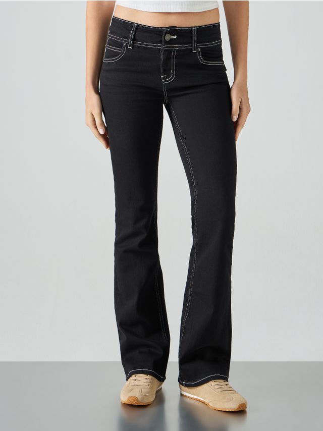 LOW-RISE FLARE JEANS