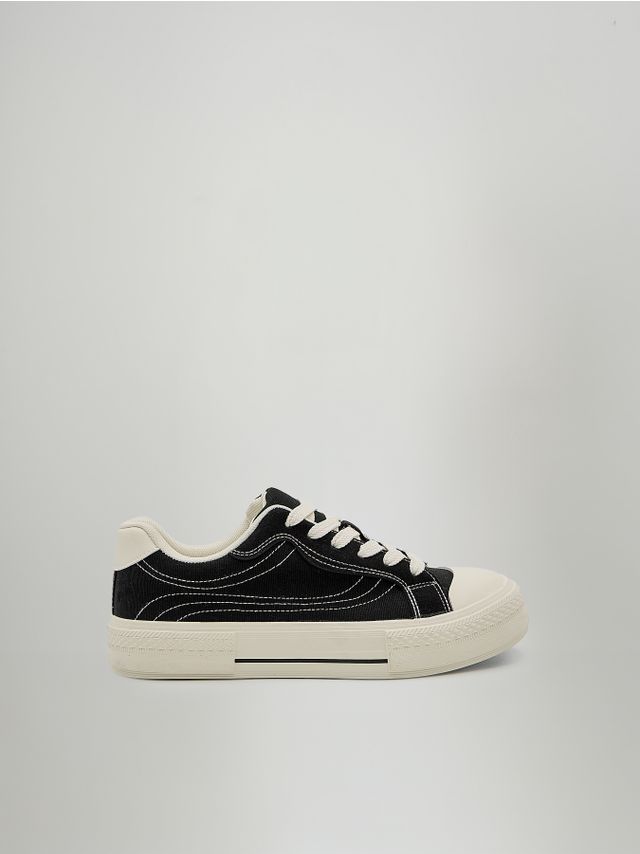 TRAINERS WITH CONTRAST BINDING