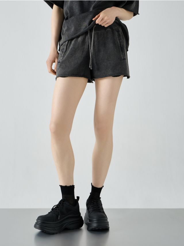 WASHED SHORTS WITH RAW EDGE