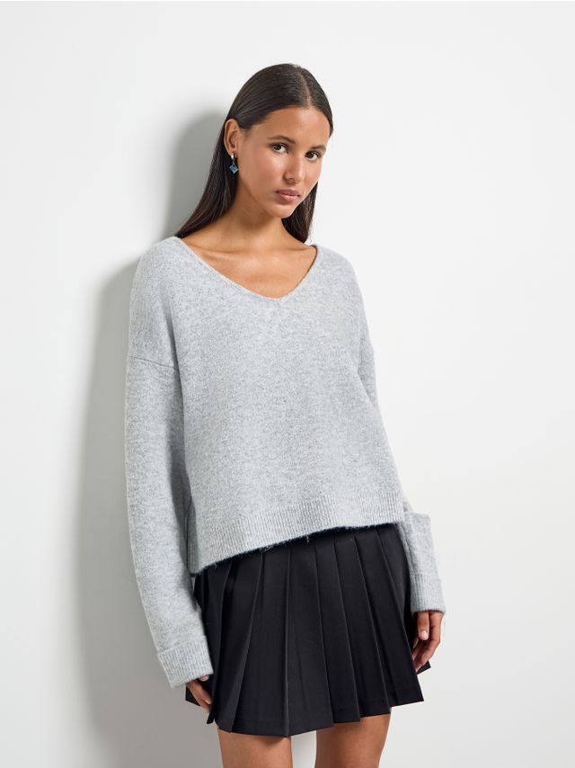 OVERSIZED V-NECK SWEATER