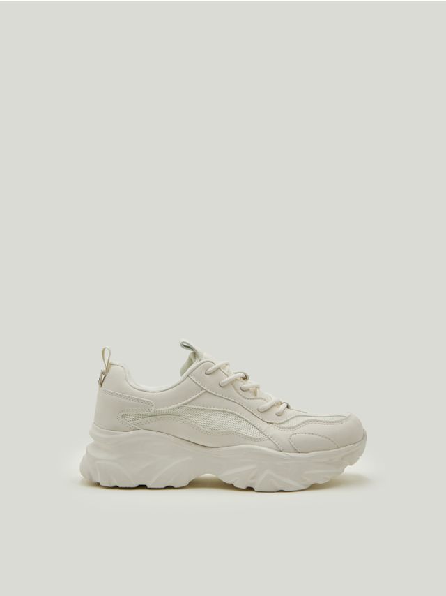 TRAINERS WITH CHUNKY SOLE