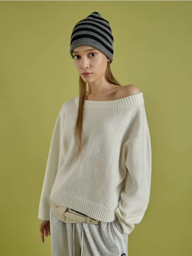 SOFT BOAT-NECK SWEATER